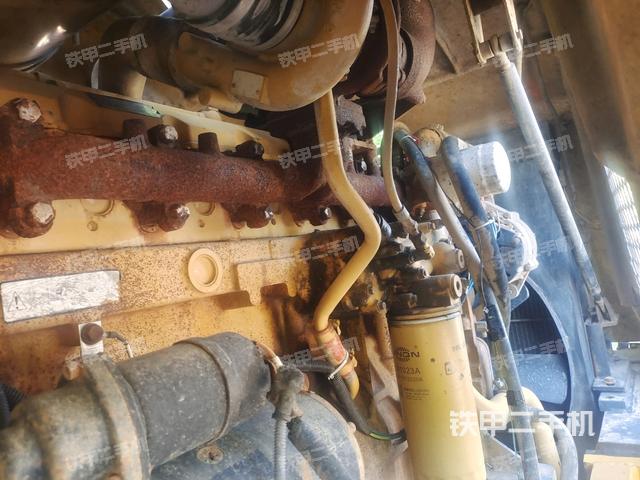 散熱器全景（壓路機(jī)發(fā)動(dòng)機(jī)艙）