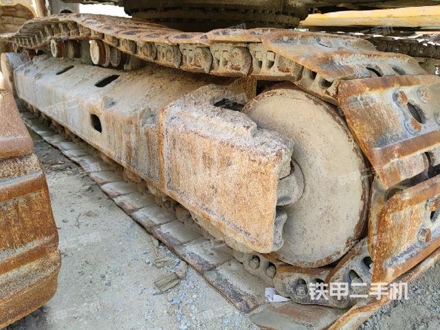 右側(cè)履帶整體(行走機(jī)構(gòu)) 右側(cè)履帶整體(行走機(jī)構(gòu))
