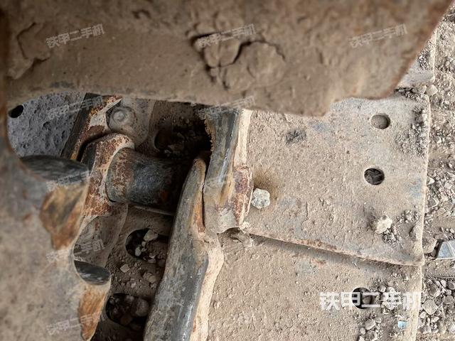 左驅(qū)動輪（行走機(jī)構(gòu)）