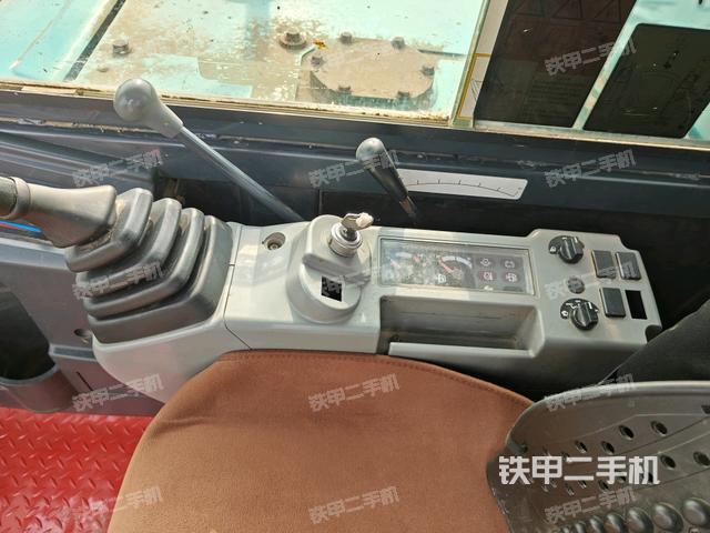 座椅右側(cè)控制臺(tái)/鑰匙門/油門/含右手柄（駕駛室部分）