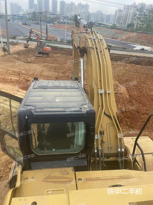 駕駛室頂部(整機外觀) 駕駛室頂部(整機外觀)