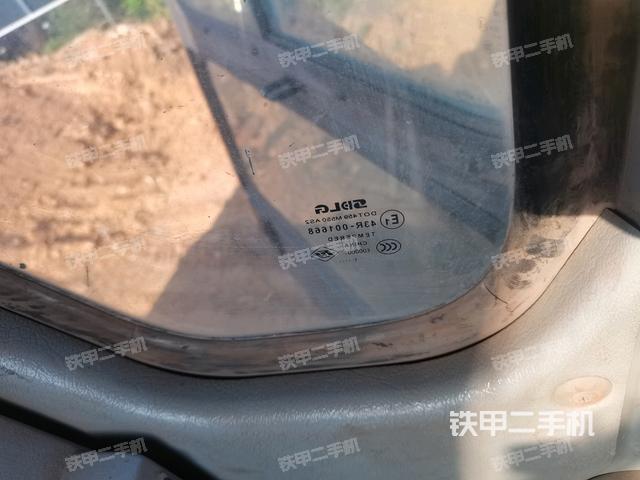 左后方玻璃角標(biāo)（駕駛室部分）