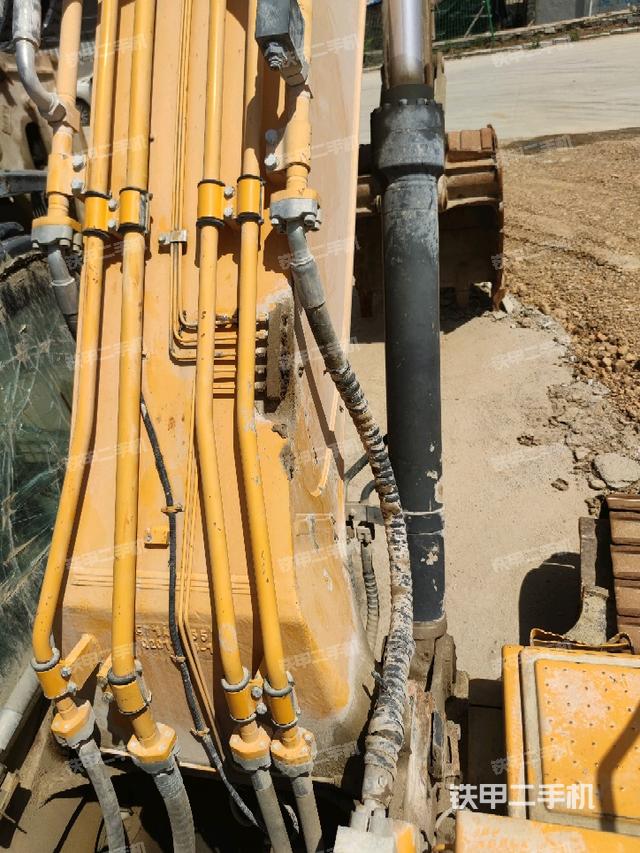 大臂背部俯视(工作和回转装置) 大臂背部俯视(工作和回转装置)