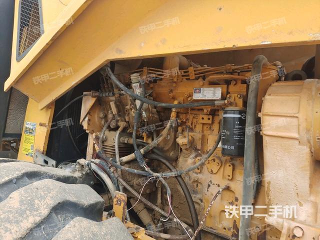 發(fā)動機(jī)艙全景（壓路機(jī)發(fā)動機(jī)艙）