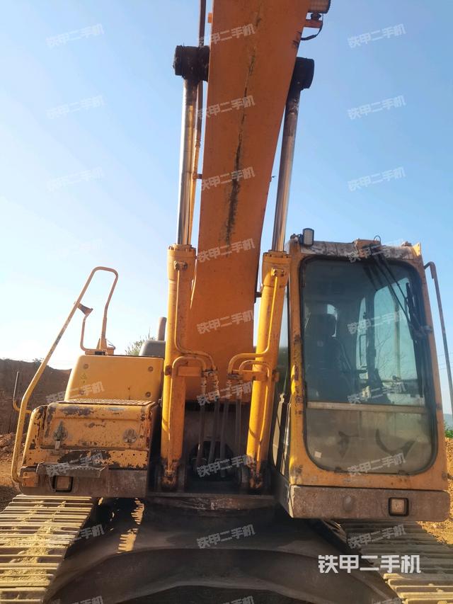 大臂油缸整體?豎拍（工作和回轉(zhuǎn)裝置）