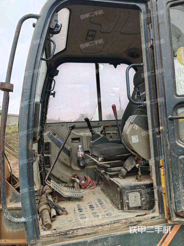 ?駕駛室正側(cè)（駕駛室部分）