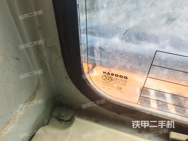 駕駛室左后45度(駕駛室部分) 駕駛室左后45度(駕駛室部分)