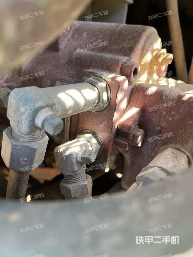 液壓泵艙室正面整體(整機(jī)外觀) 液壓泵艙室正面整體(整機(jī)外觀)