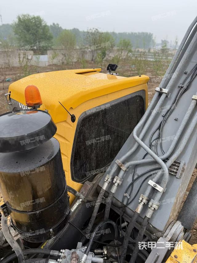 驾驶室顶部（整机外观）