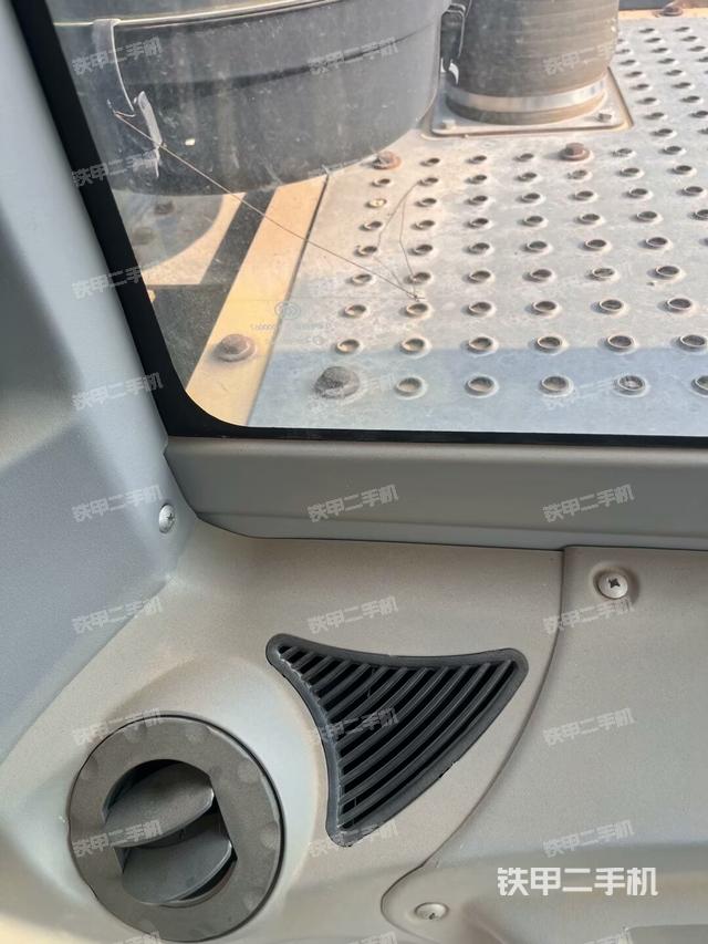 左后方玻璃角標(biāo)（駕駛室部分）