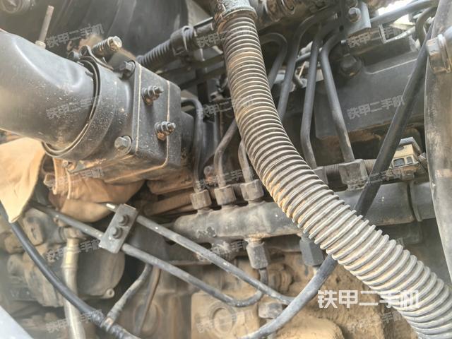 發(fā)動機上部全景（壓路機發(fā)動機艙）