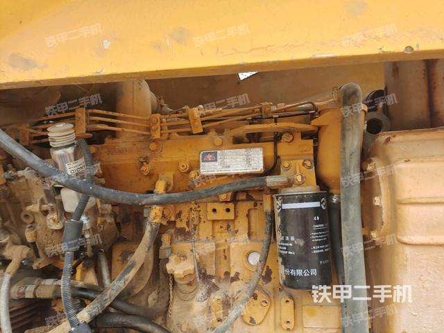 發(fā)動機(jī)左側(cè)全景（壓路機(jī)發(fā)動機(jī)艙）