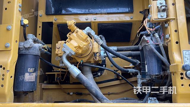 液壓泵艙室正面整體（整機(jī)外觀）