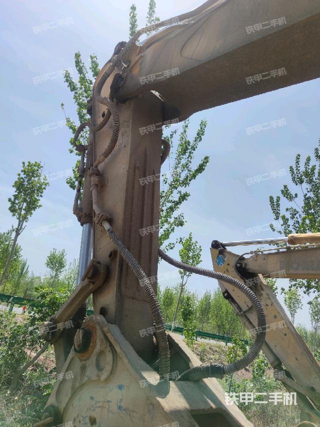 小臂整体左后(工作和回转装置) 小臂整体左后(工作和回转装置)
