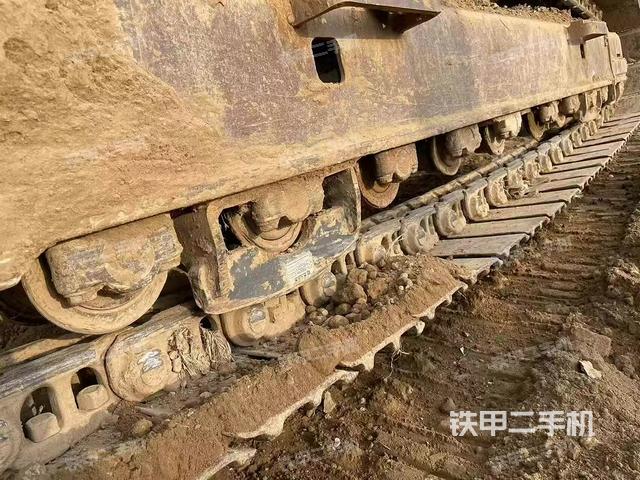 單側(cè)履帶整體(整機外觀) 單側(cè)履帶整體(整機外觀)