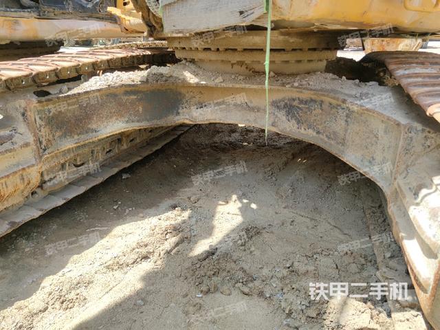 转盘和下车架正前(工作和回转装置) 转盘和下车架正前(工作和回转装置)