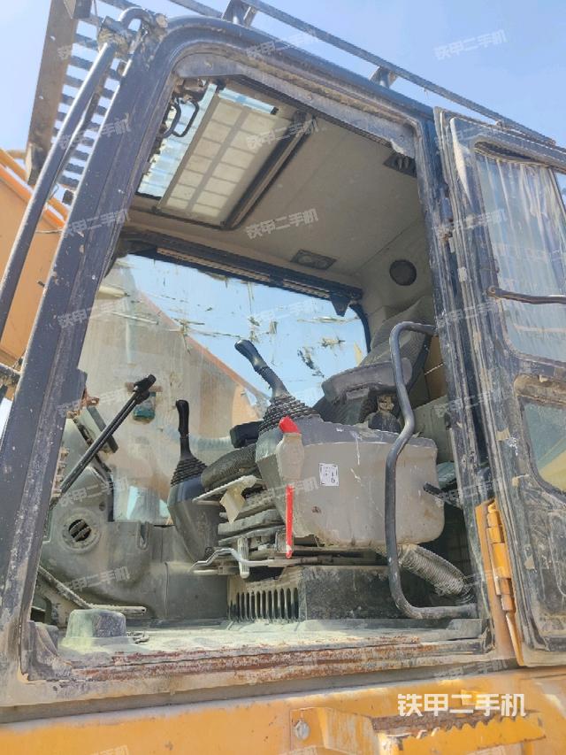 顶棚整体(驾驶室部分) 顶棚整体(驾驶室部分)