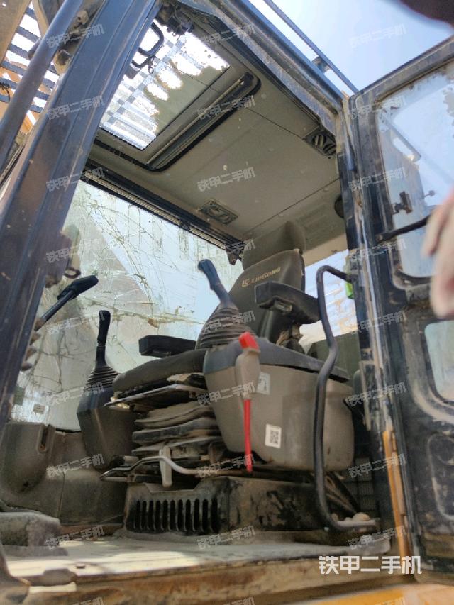 顶棚整体(驾驶室部分) 顶棚整体(驾驶室部分)