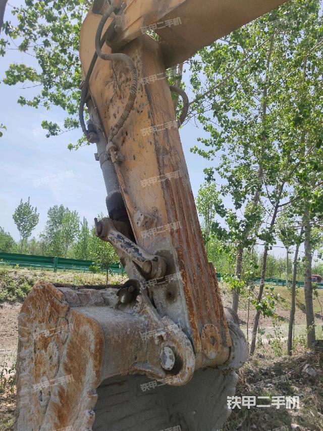 小臂整体左后(工作和回转装置) 小臂整体左后(工作和回转装置)