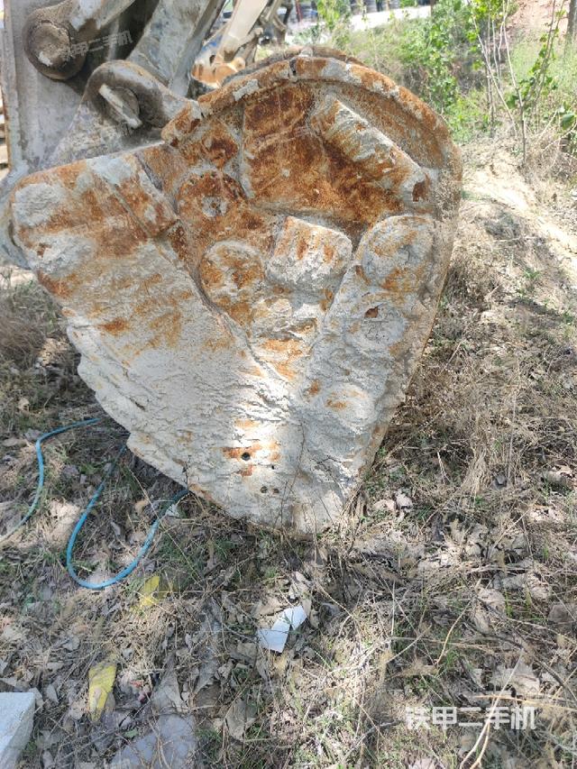 铲斗右后整体(工作和回转装置) 铲斗右后整体(工作和回转装置)