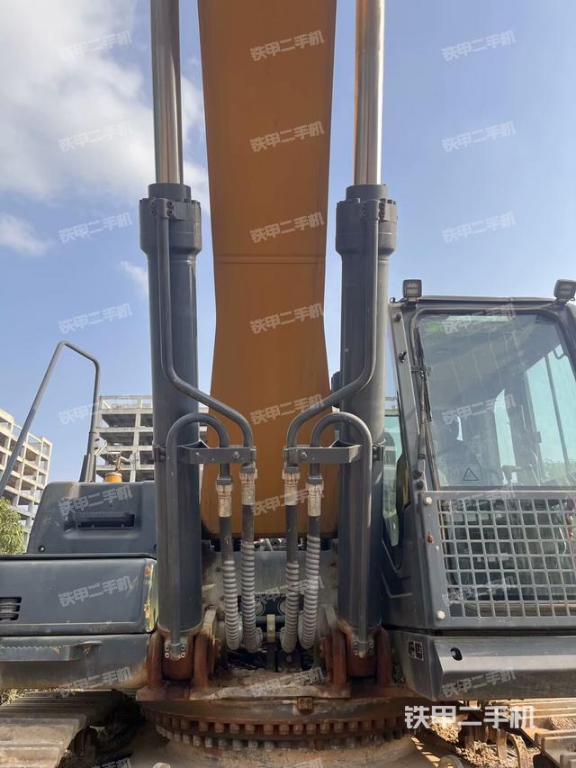 大臂油缸整體?豎拍（工作和回轉(zhuǎn)裝置）