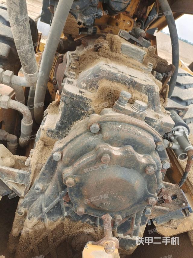 發(fā)動機(jī)艙液壓泵全景（壓路機(jī)發(fā)動機(jī)艙）