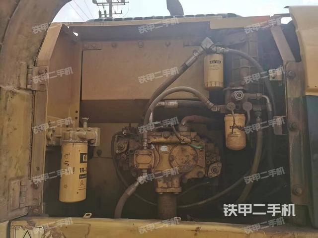 液壓泵艙室正面整體（整機(jī)外觀）