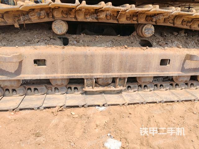 右側(cè)履帶整體(行走機(jī)構(gòu)) 右側(cè)履帶整體(行走機(jī)構(gòu))