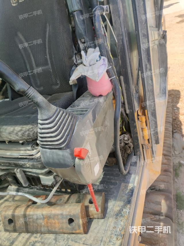 座椅左側(cè)控制臺(tái)/音響/含左手柄(駕駛室部分) 座椅左側(cè)控制臺(tái)/音響/含左手柄(駕駛室部分)