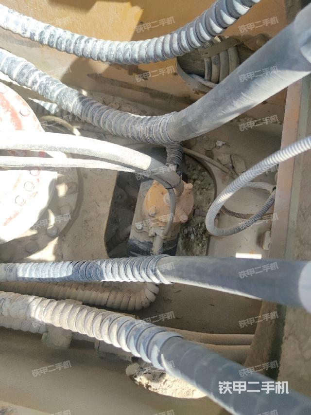 中央回转接头特写(上车部件) 中央回转接头特写(上车部件)