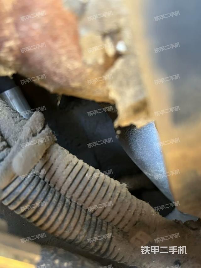 液壓泵艙室正面整體(整機外觀) 液壓泵艙室正面整體(整機外觀)