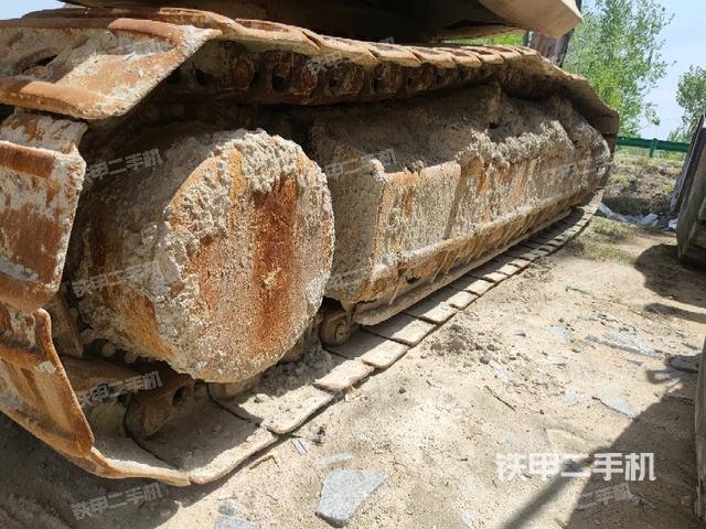 右侧履带整体(行走机构) 右侧履带整体(行走机构)