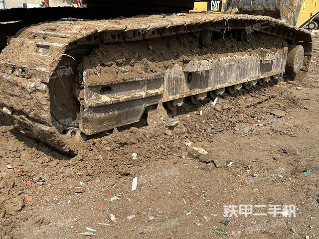 單側(cè)履帶整體(整機(jī)外觀) 單側(cè)履帶整體(整機(jī)外觀)