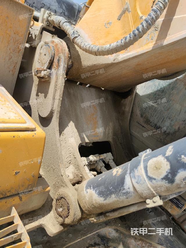 大臂根部 斜视(工作和回转装置) 大臂根部 斜视(工作和回转装置)