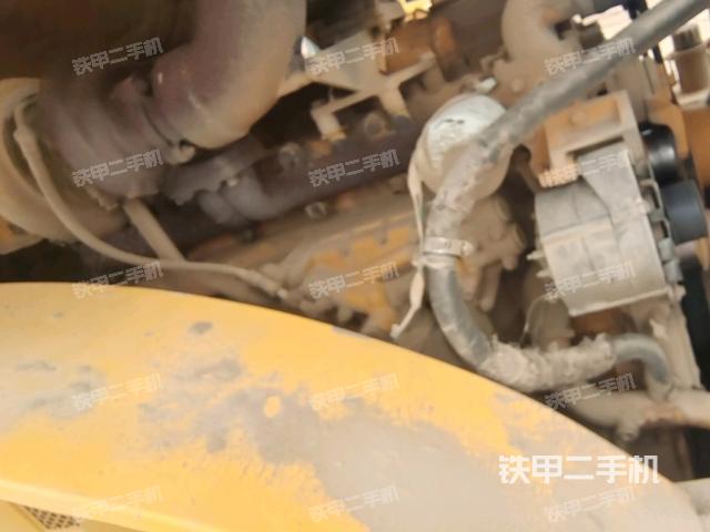 散熱器全景（壓路機(jī)發(fā)動(dòng)機(jī)艙）