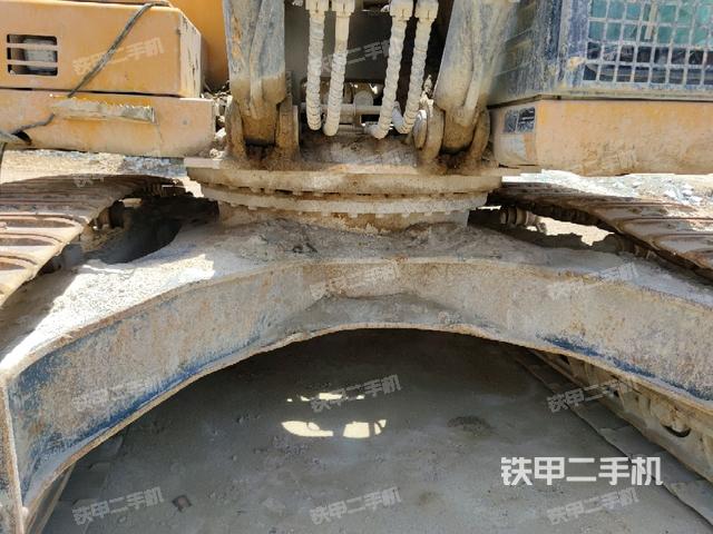 轉(zhuǎn)盤和下車架正前(工作和回轉(zhuǎn)裝置) 轉(zhuǎn)盤和下車架正前(工作和回轉(zhuǎn)裝置)