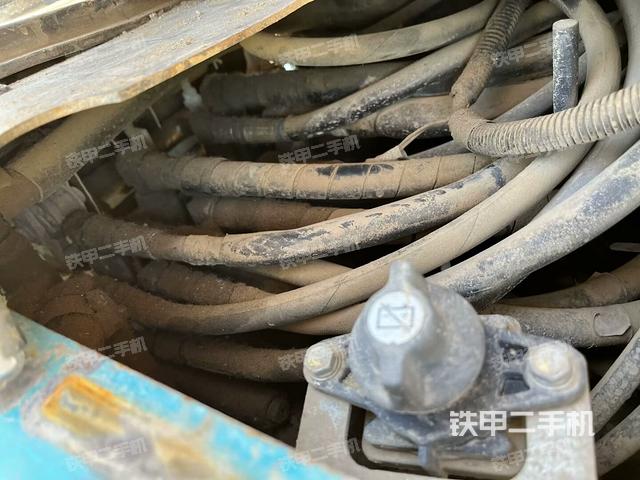 回轉(zhuǎn)馬達(dá)和主控閥(整機(jī)外觀) 回轉(zhuǎn)馬達(dá)和主控閥(整機(jī)外觀)