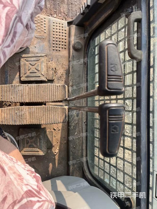 右側(cè)玻璃角標(biāo)（駕駛室部分）