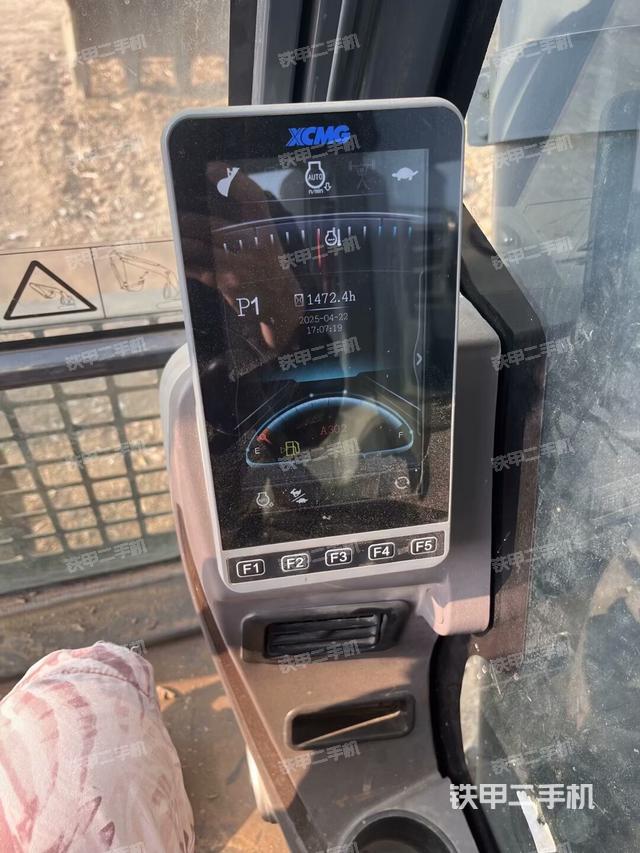 駕駛室左前45度（駕駛室部分）