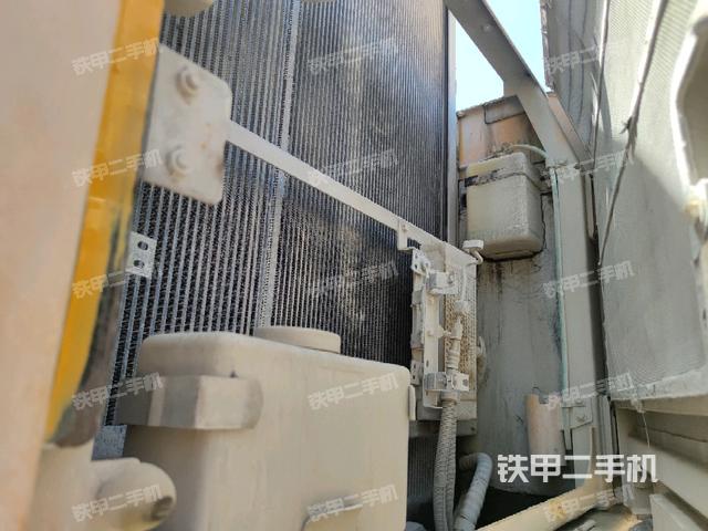 散熱器正面(大件艙室) 散熱器正面(大件艙室)