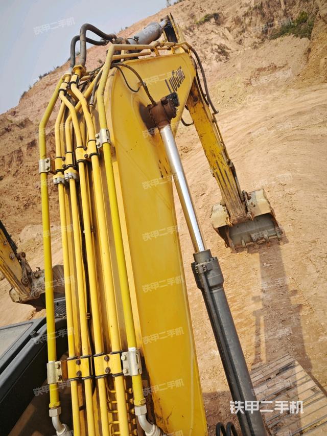 轉(zhuǎn)盤(pán)和下車(chē)架正前（工作和回轉(zhuǎn)裝置）