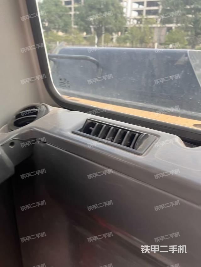 右側(cè)玻璃角標(biāo)（駕駛室部分）