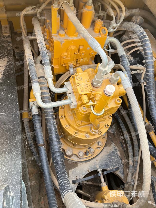 回转马达和主控阀（整机外观）