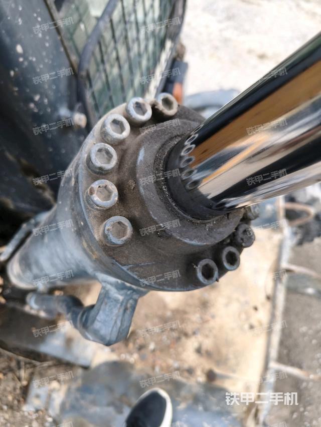 大臂根部?斜（工作和回轉(zhuǎn)裝置）