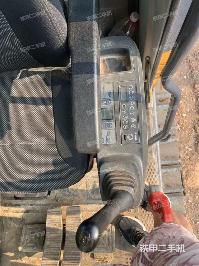 座椅左側(cè)控制臺(tái)/音響/含左手柄（駕駛室部分）