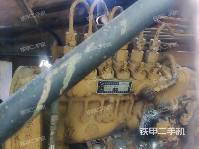 發(fā)動(dòng)機(jī)上部全景（壓路機(jī)發(fā)動(dòng)機(jī)艙）