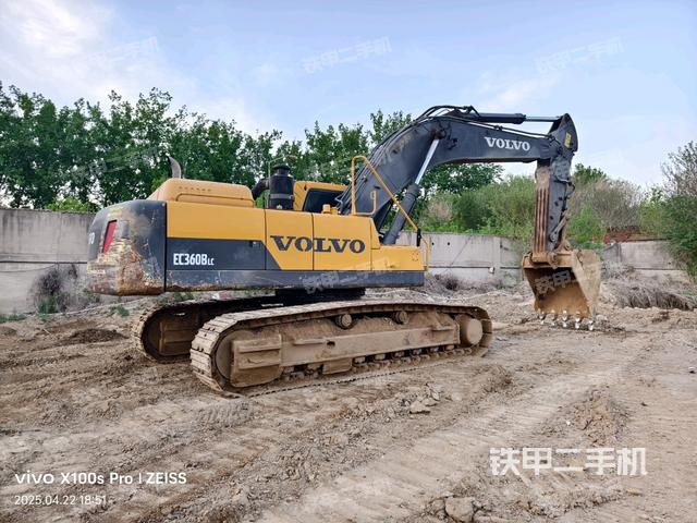 整機(jī)右后45°(整機(jī)外觀) 整機(jī)右后45°(整機(jī)外觀)
