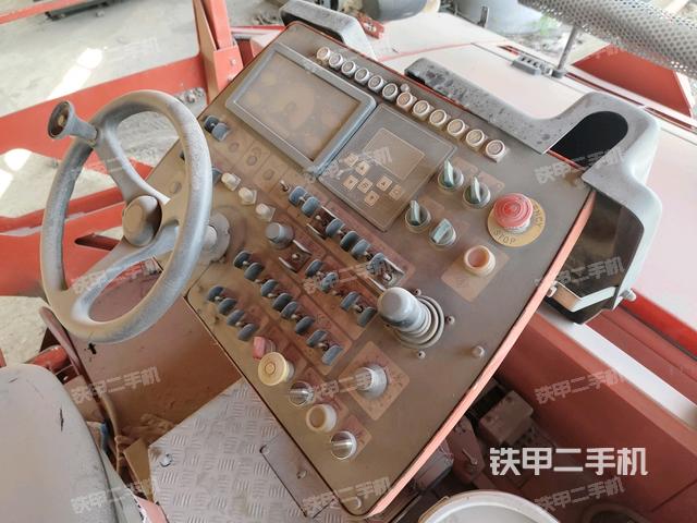 駕駛室操作臺(設(shè)備外觀及核心部件) 駕駛室操作臺(設(shè)備外觀及核心部件)
