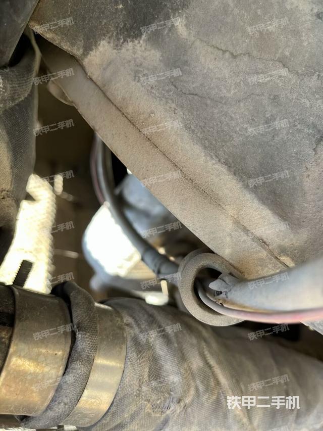 回轉(zhuǎn)馬達(dá)和主控閥(整機(jī)外觀) 回轉(zhuǎn)馬達(dá)和主控閥(整機(jī)外觀)