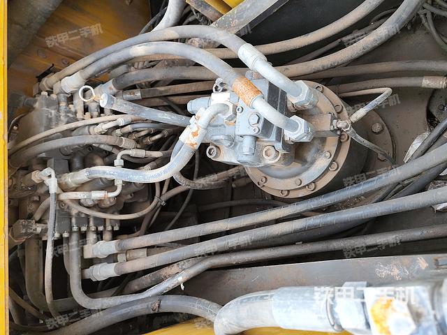 回转马达和主控阀（整机外观）